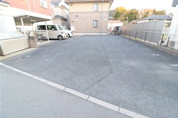 リュミエールの駐車場