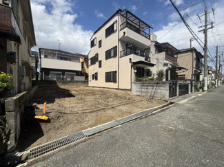 【前面道路含む現地写真】 | お好きな工務店・ハウスメーカーで建築可能な更地です。現地見学もお気軽にお問い合わせください。