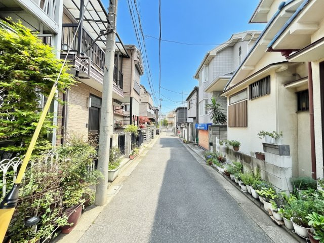 板橋区徳丸6丁目　建築条件無し売地の前面道路含む現地写真|2026.04.06撮影

現地ご見学希望・資料請求などお気軽にお問い合わせ下さい！
03-5990-5201