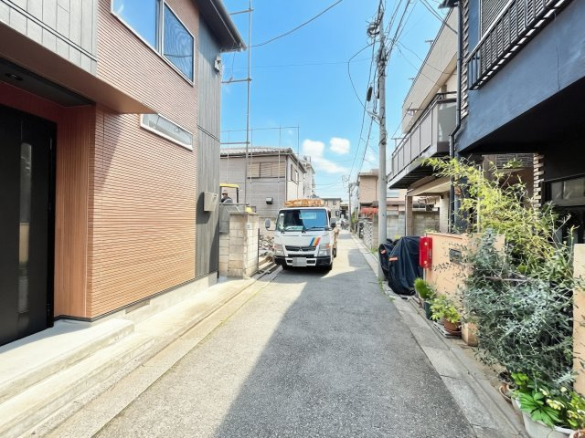 板橋区徳丸6丁目　建築条件無し売地の前面道路含む現地写真|2026.04.06撮影

現地ご見学希望・資料請求などお気軽にお問い合わせ下さい！
03-5990-5201