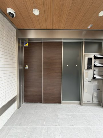 Ｄ-ｒｅｓｉｄｅｎｃｅ南茨木Ⅱのエントランス