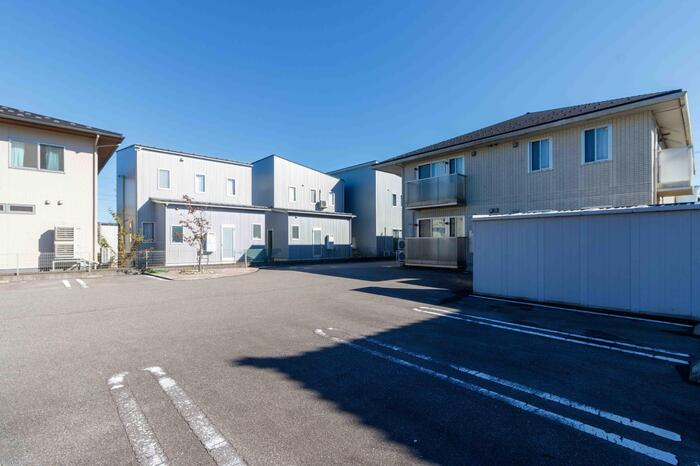 J-house　エクセレントの駐車場