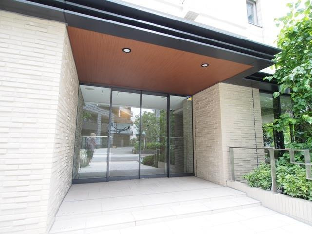 プレミスト都島パークフロントのエントランス