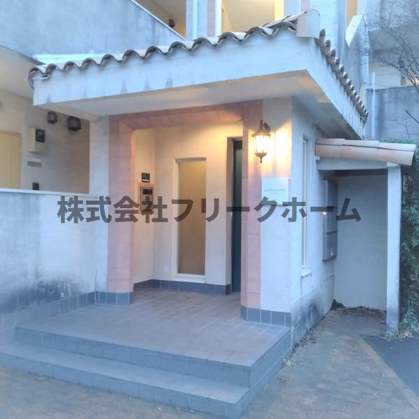 小金井市梶野町４丁目の賃貸マンションのエントランス