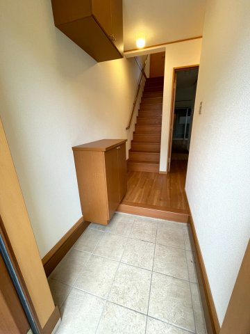 パインコートの玄関|※別号室参考写真です