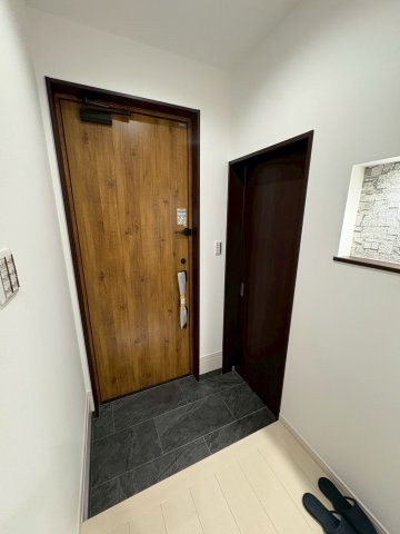 舞子坂4丁目　新築戸建ての玄関