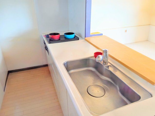 アイディーコート富士　富士市蓼原のキッチン|コンビニまで徒歩約3分。
早朝や深夜の買い物に便利ですね。
スーパーまで車で約5分です。