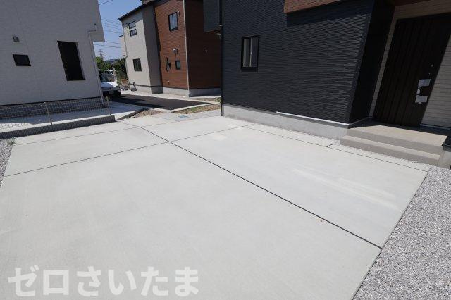 《仲介手数料無料》川越市今成２丁目14-8新築一戸建てブルーミングガーデンの駐車場