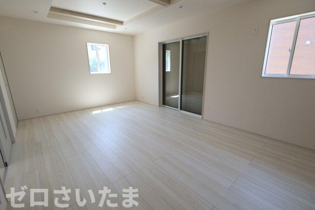 《仲介手数料無料》川越市今成２丁目14-8新築一戸建てブルーミングガーデンの居間・リビング