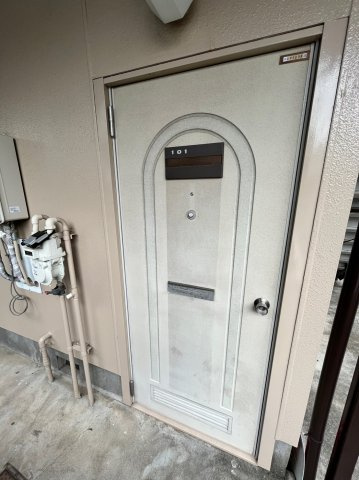 ステータス六の坂の玄関