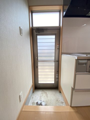 【その他】 | I様且来平屋 | キッチン横の勝手口からお庭に出られます