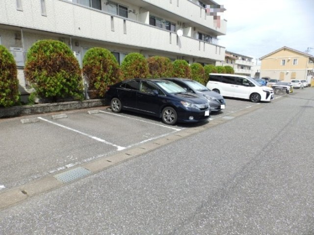 セジュール ｵｯﾂの駐車場|南側