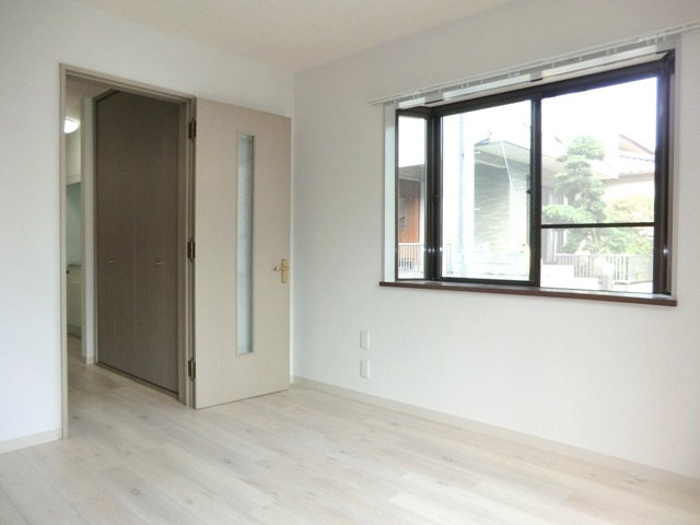 ミラヒルズの居間・リビング|★南東角部屋出窓付き！日当たり良好です★