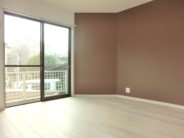 ミラヒルズの洋室|★洋室７．８帖の居室画像です★