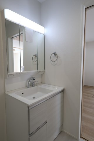 《仲介手数料無料》川越市今成２丁目1-3新築一戸建てグラファーレの独立洗面台