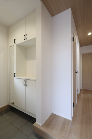 《仲介手数料無料》川越市今成２丁目1-3新築一戸建てグラファーレの玄関