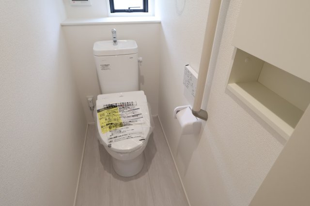 《仲介手数料無料》川越市今成２丁目1-3新築一戸建てグラファーレのトイレ