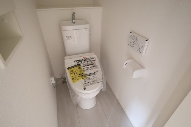 《仲介手数料無料》川越市今成２丁目1-3新築一戸建てグラファーレのトイレ