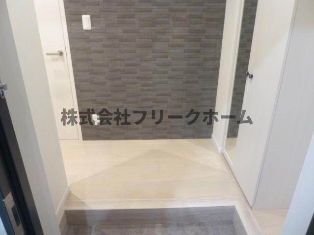 三鷹市下連雀２丁目の賃貸マンションの玄関