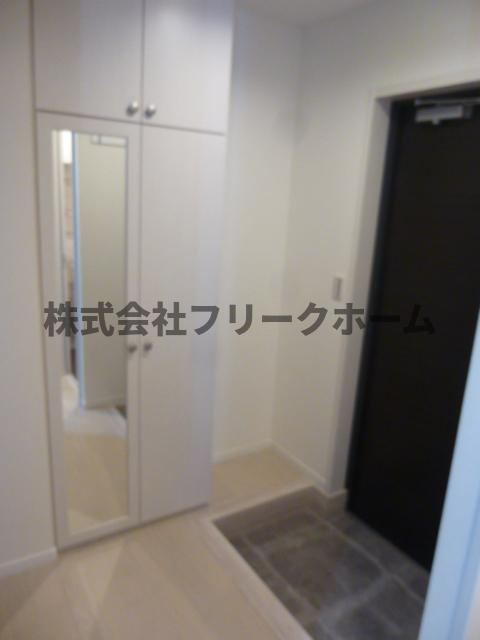 三鷹市下連雀２丁目の賃貸マンションの玄関