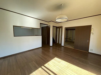 【居間・リビング】 | 近江八幡市安土町上豊浦　中古戸建
