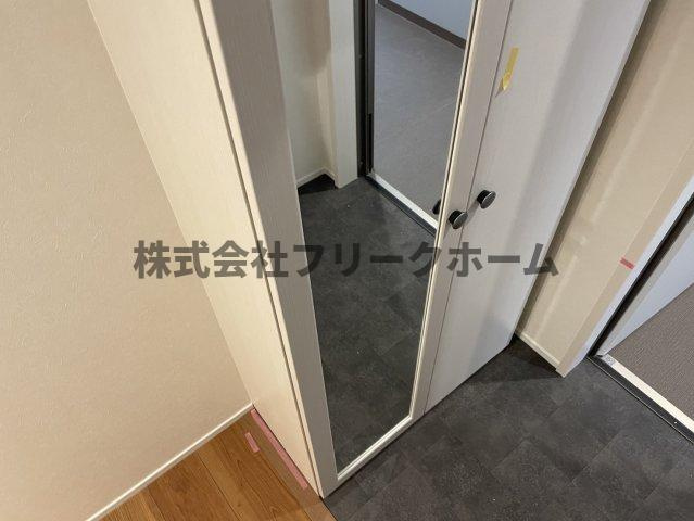三鷹市井の頭３丁目のアパートの玄関