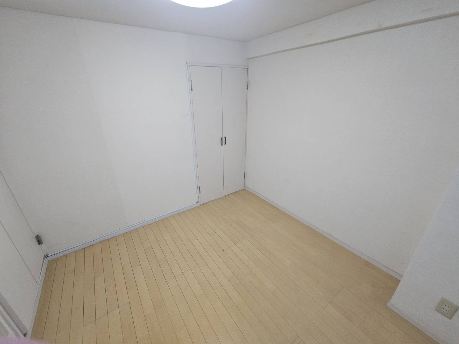 万葉ハイツ元町の居間・リビング