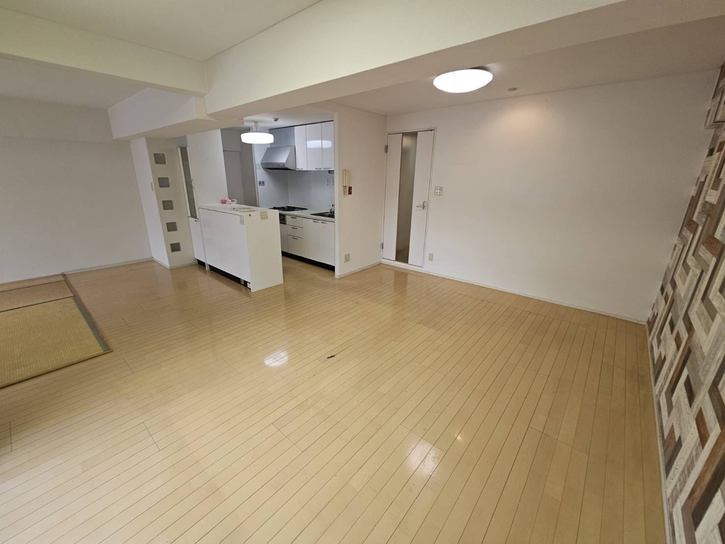 万葉ハイツ元町の居間・リビング