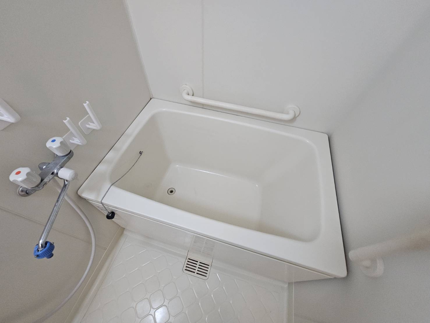 万葉ハイツ元町の浴室