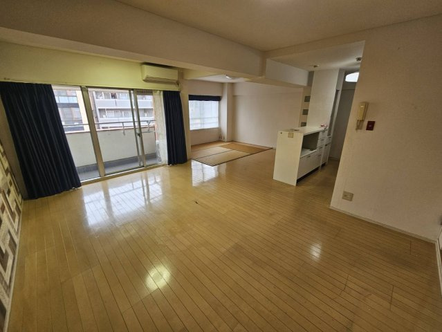 万葉ハイツ元町の居間・リビング