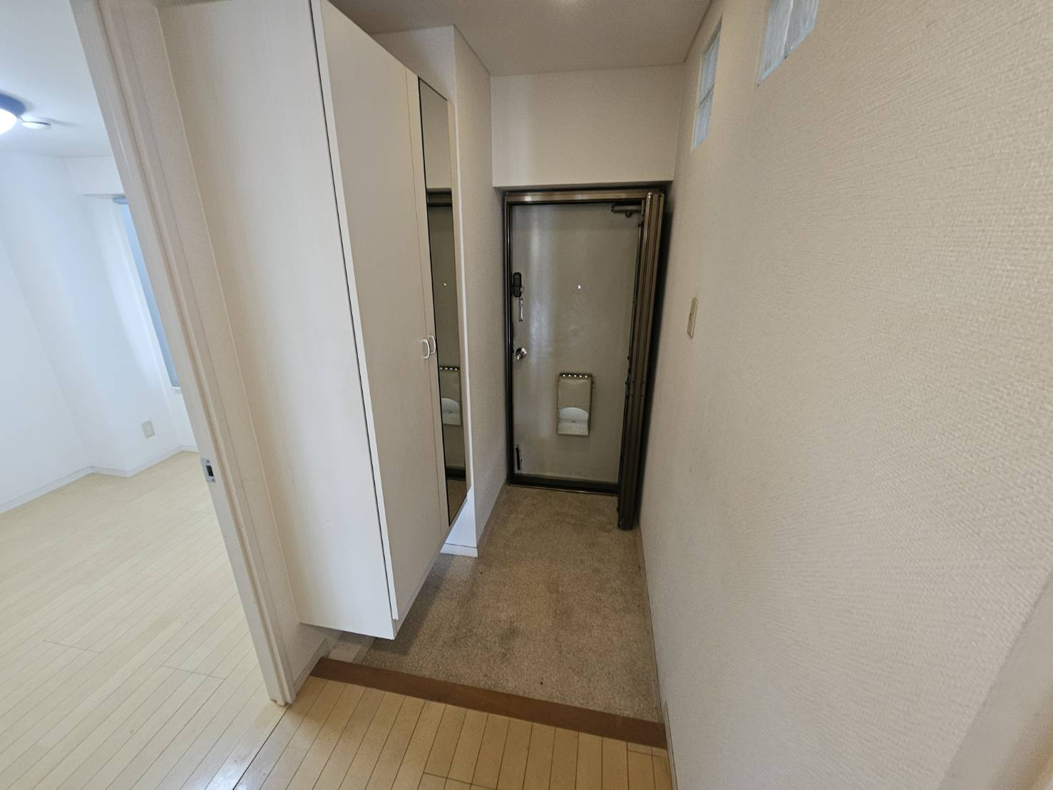 万葉ハイツ元町の玄関