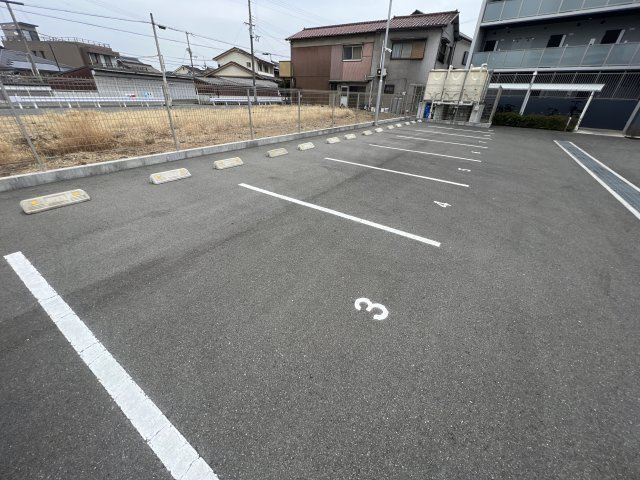 クローバー英賀保駅前の駐車場