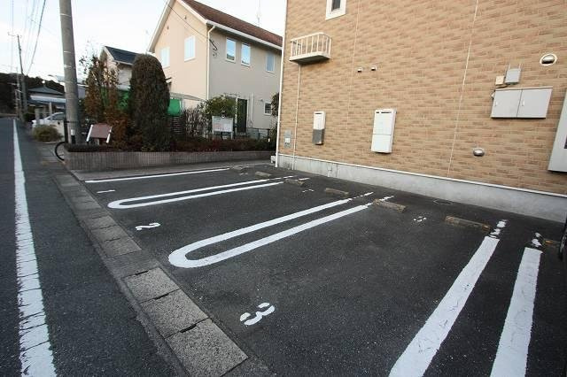 セレーノ・Ｓの駐車場|車をお持ちの方に嬉しい駐車場付きの物件です