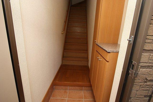 セレーノ・Ｓの玄関|収納もある玄関です