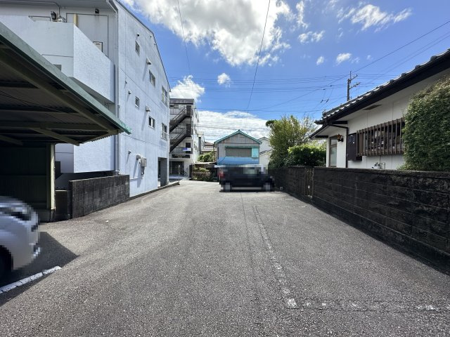 毛利ヶ丘RUHEの駐車場