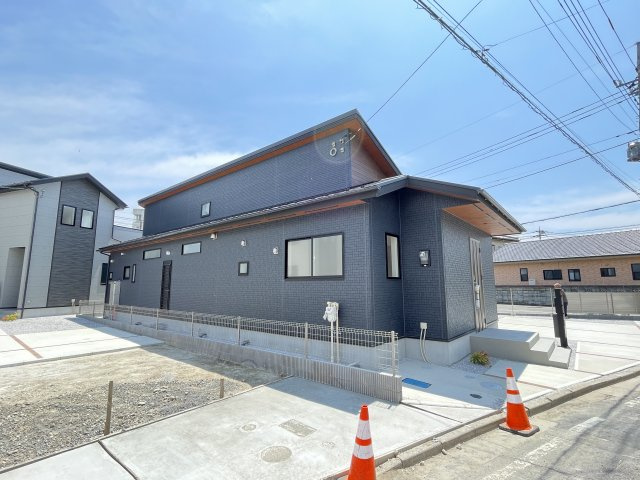 高崎市新町（全3棟）3号棟の前面道路含む現地写真