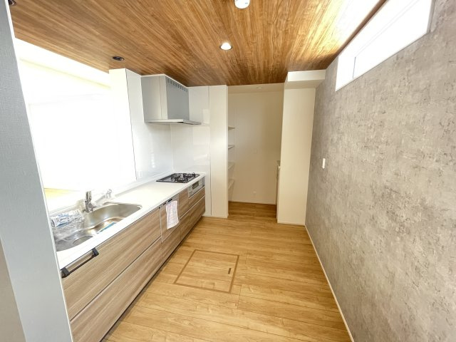 高崎市新町（全3棟）3号棟のキッチン|美味しいごはんを作っている時もリビングと一体感を持ち、家族との時間を楽しく過ごせる対面キッチンです(^^♪
