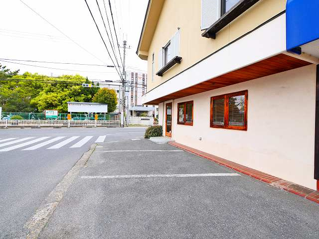 ヤマモト店舗の駐車場