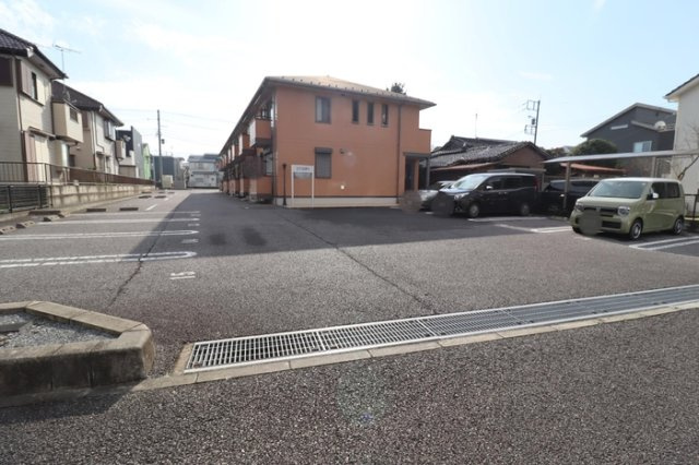 リビングタウン百合ケ丘の駐車場|駐車場
