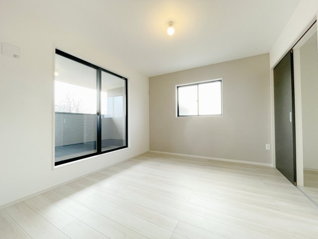 新築戸建・新築建売　玉村町9期　芝根小学校・南中学校の洋室|アクセントクロスがおしゃれな主寝室！