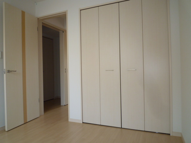 ＦＬＯＷＥＲ　ＬＯＡＤ　３２５の洋室