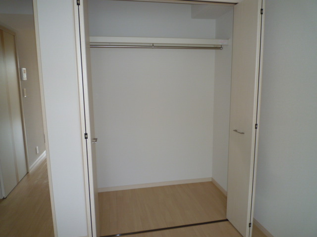 ＦＬＯＷＥＲ　ＬＯＡＤ　３２５の収納|クローゼット