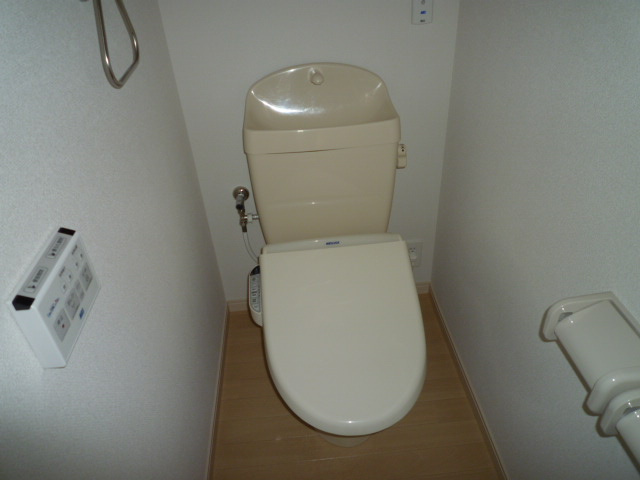 ＦＬＯＷＥＲ　ＬＯＡＤ　３２５のトイレ|シャワー付きトイレ