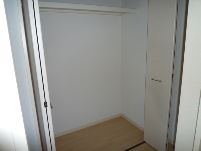 ＦＬＯＷＥＲ　ＬＯＡＤ　３２５の収納|廊下収納