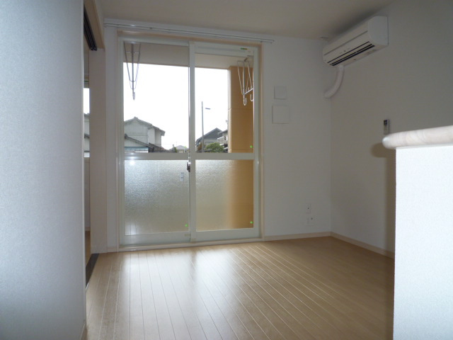 ＦＬＯＷＥＲ　ＬＯＡＤ　３２５の居間・リビング