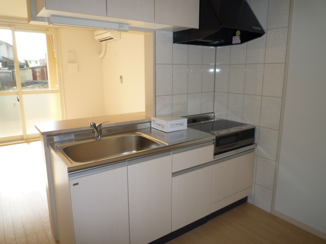 ＦＬＯＷＥＲ　ＬＯＡＤ　３２５のキッチン|2口ＩＨコンロ付き