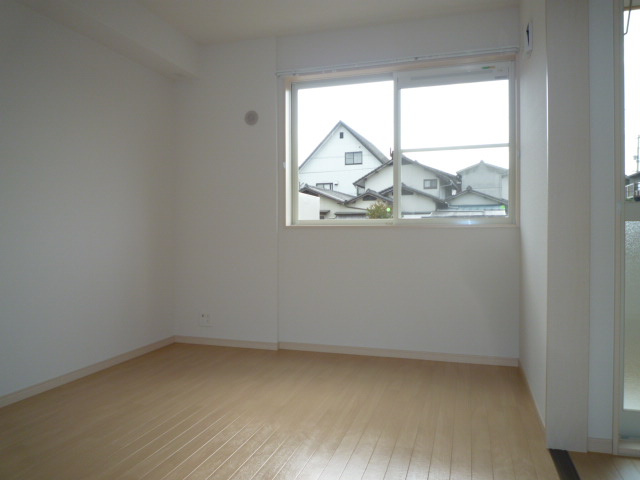 ＦＬＯＷＥＲ　ＬＯＡＤ　３２５の洋室