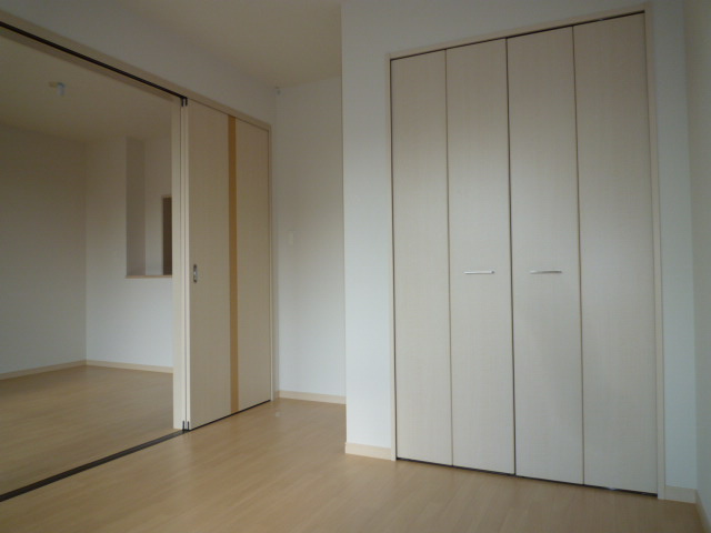 ＦＬＯＷＥＲ　ＬＯＡＤ　３２５の収納|洋室