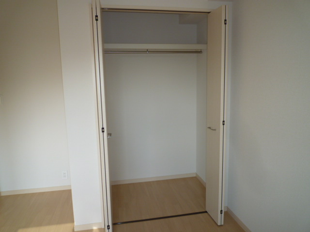 ＦＬＯＷＥＲ　ＬＯＡＤ　３２５の収納|クローゼット