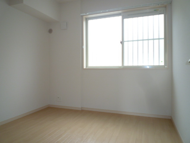 ＦＬＯＷＥＲ　ＬＯＡＤ　３２５の寝室|洋室